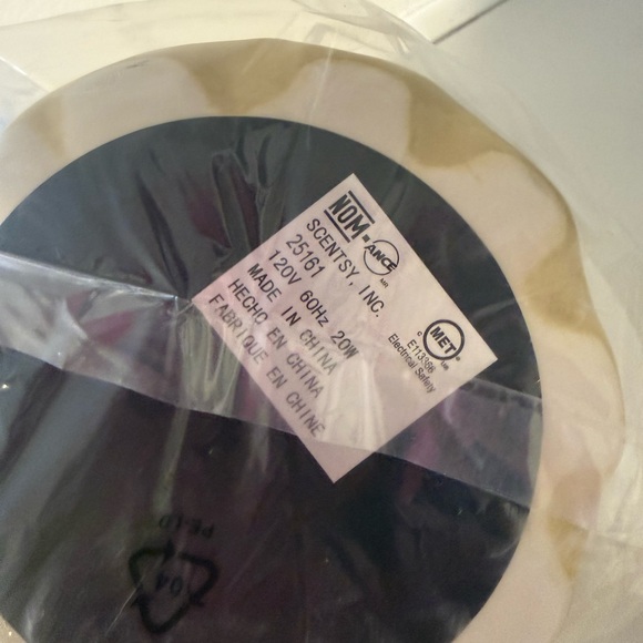 Scentsy Scarecrow Warmer Retired Fall Harvest New In Box Wax Melt Burner - Picture 9 of 9